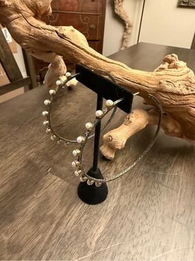 BORA artisan hoop earrings: oxidized silver, brass and pearl.